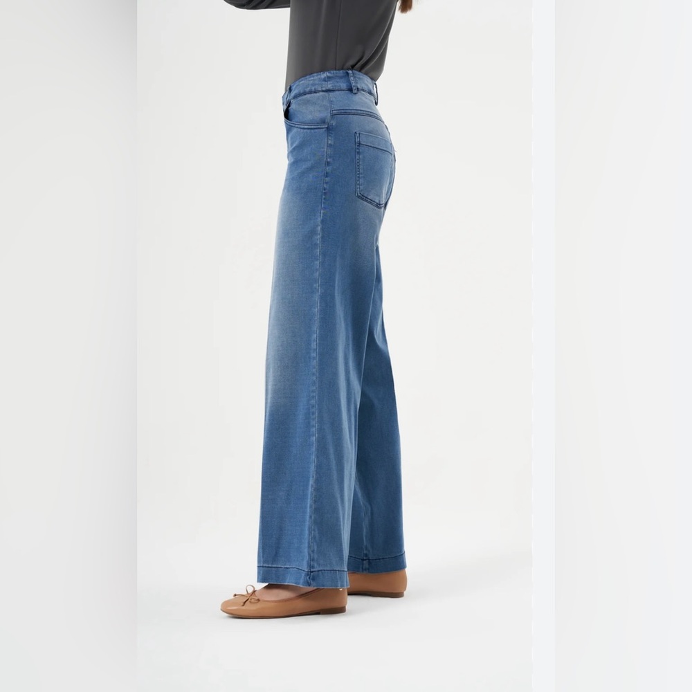 d.jeans women’s size 8 flare‎ leg denim jeans, double button waist